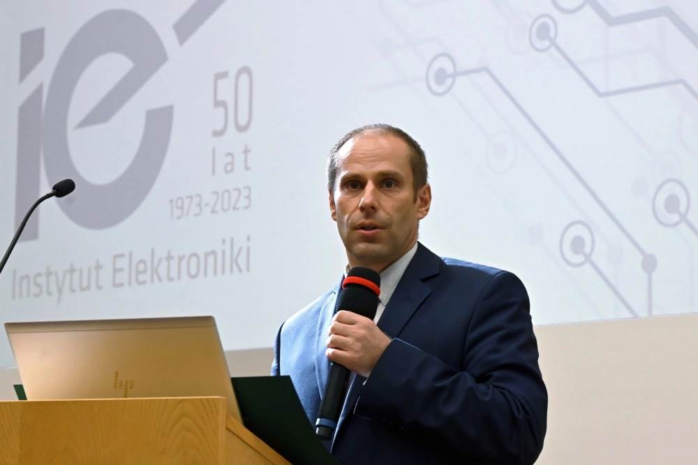 Prof Krzysztof Wincza Dyrektor Instytutu Elektroniki