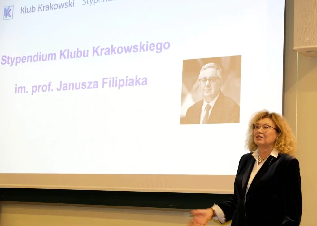 Elżbieta Filipiak podczas wręczania Stypendium Klubu Krakowskiego im. prof. Janusza Filipiaka