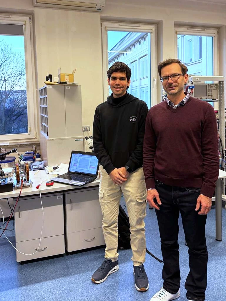 Eliezer wraz z opiekunem naukowym podczas stażu prof. Witoldem Skowrońskim