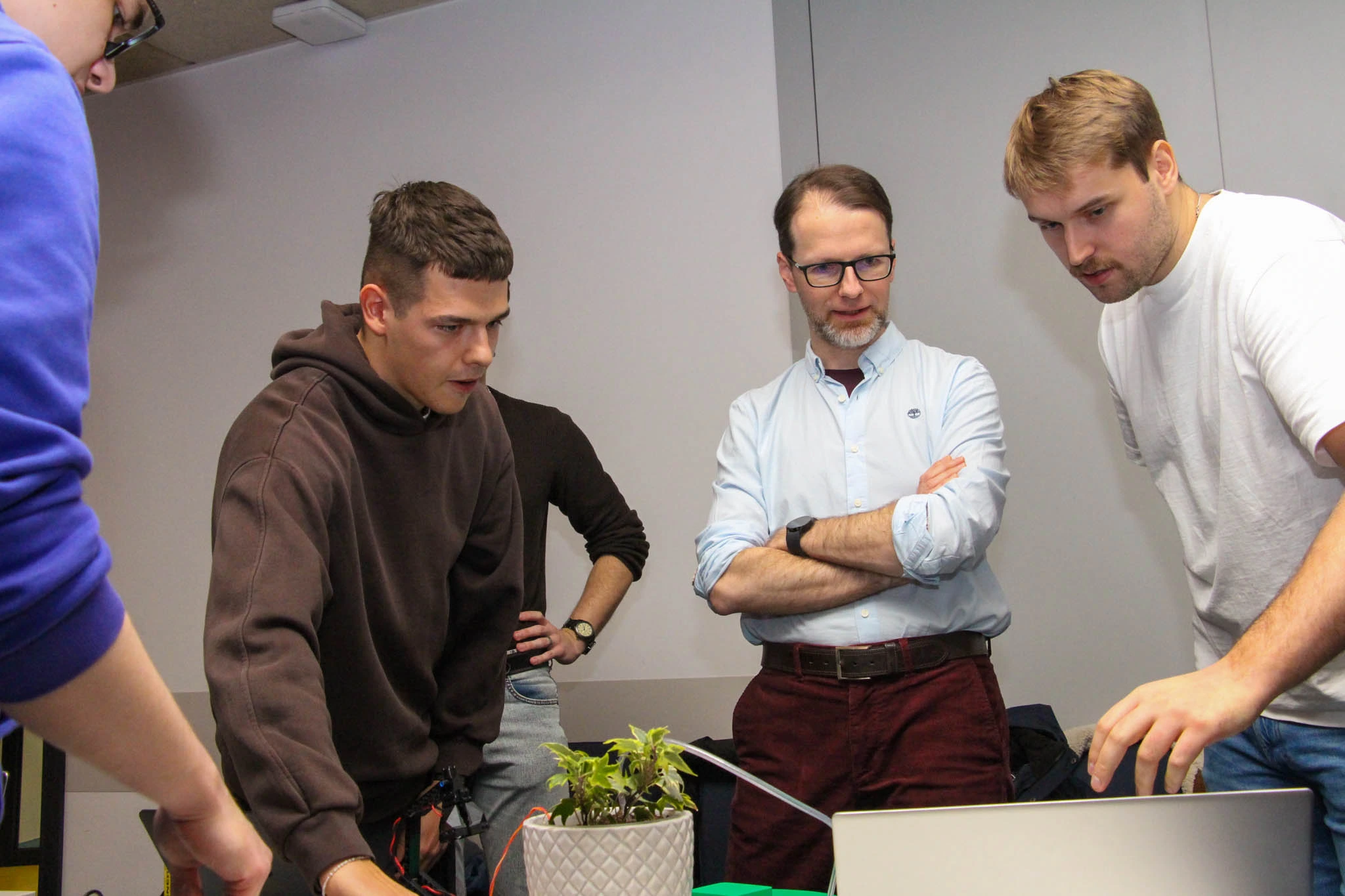 Autorzy projektu Smart Flowerpot tłumaczą funkcjonalności