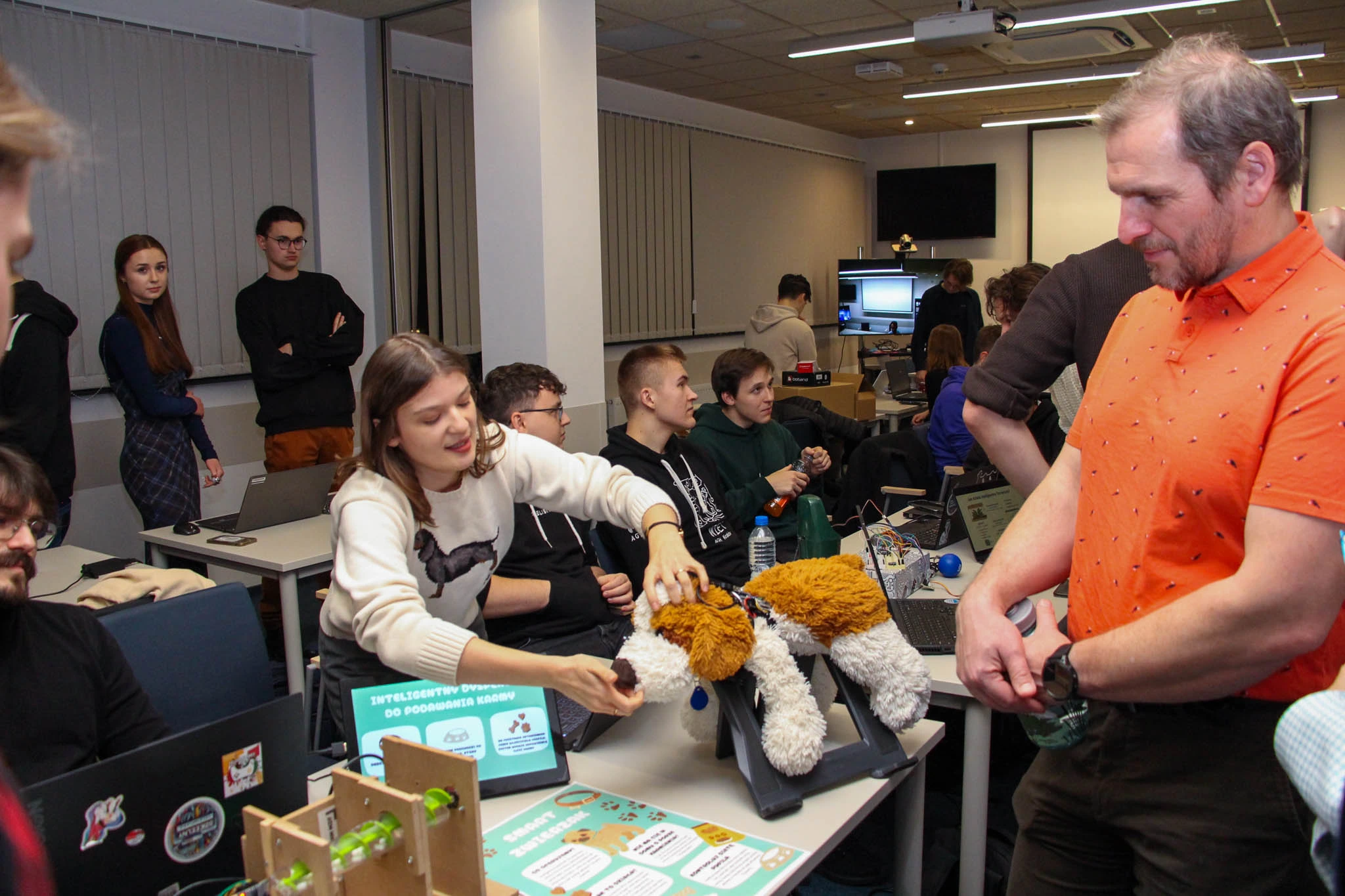 Asystent zespołu - Sapcio dzielnie współpracował z twórcami projektu podczas prezentacji