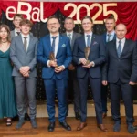 Pamiątkowe zdjęcie nominowanych z przedstawicielami władz Wydziału oraz organizatorami eBalu