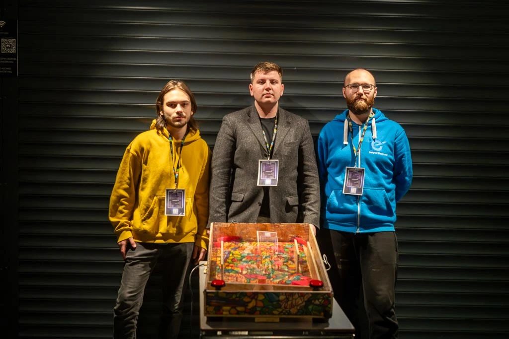 Kacper Chałubek, Jakub Sędłak i Mateusz Polek - drużyna "Microelektronicy"