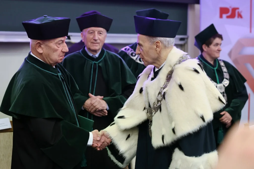 JM rektor PŚ składa gratulacje doktorowi honoris causa