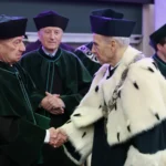 JM rektor PŚ składa gratulacje doktorowi honoris causa