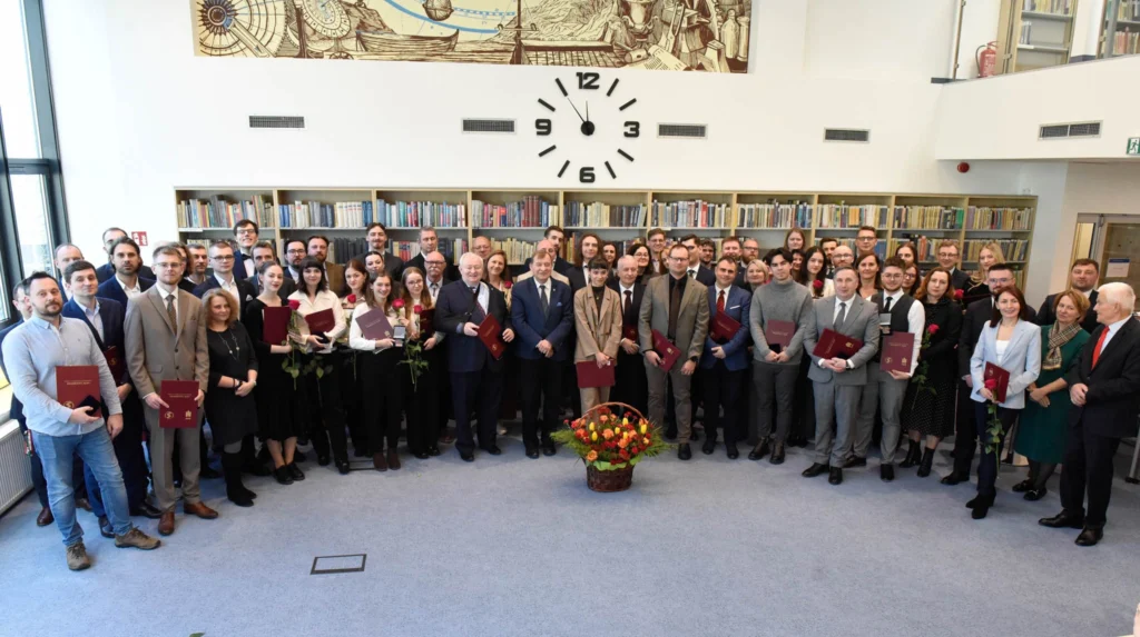 Pamiątkowe zdjęcie uczestników wydarzenia