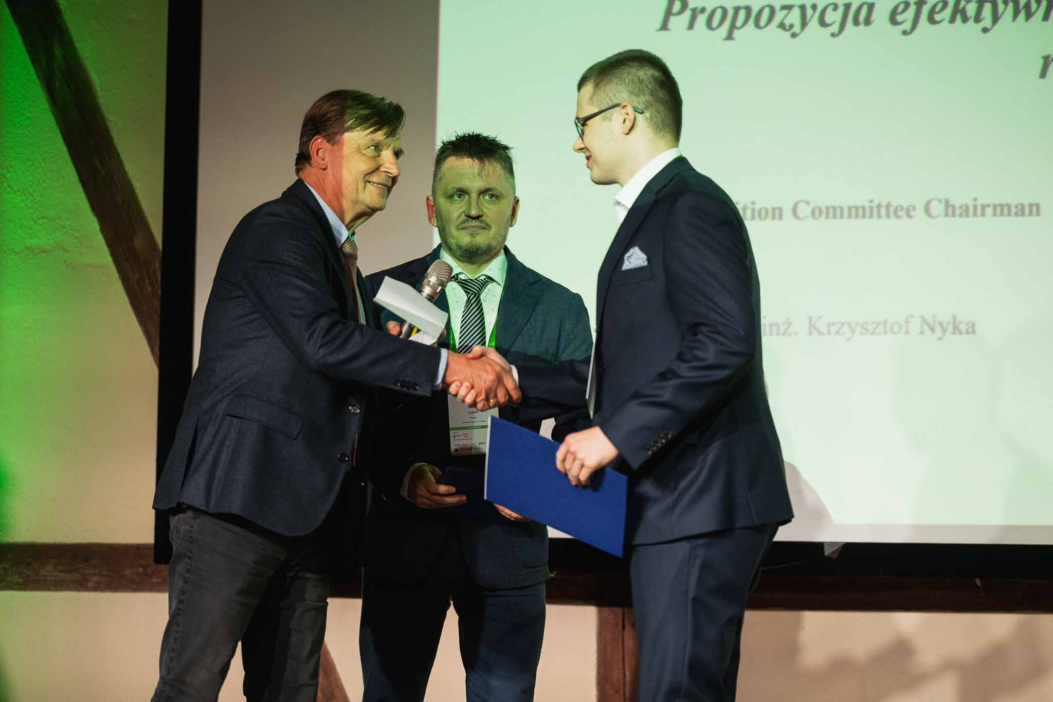 Piotr Wilkoń odbiera nagrodę za I miejsce