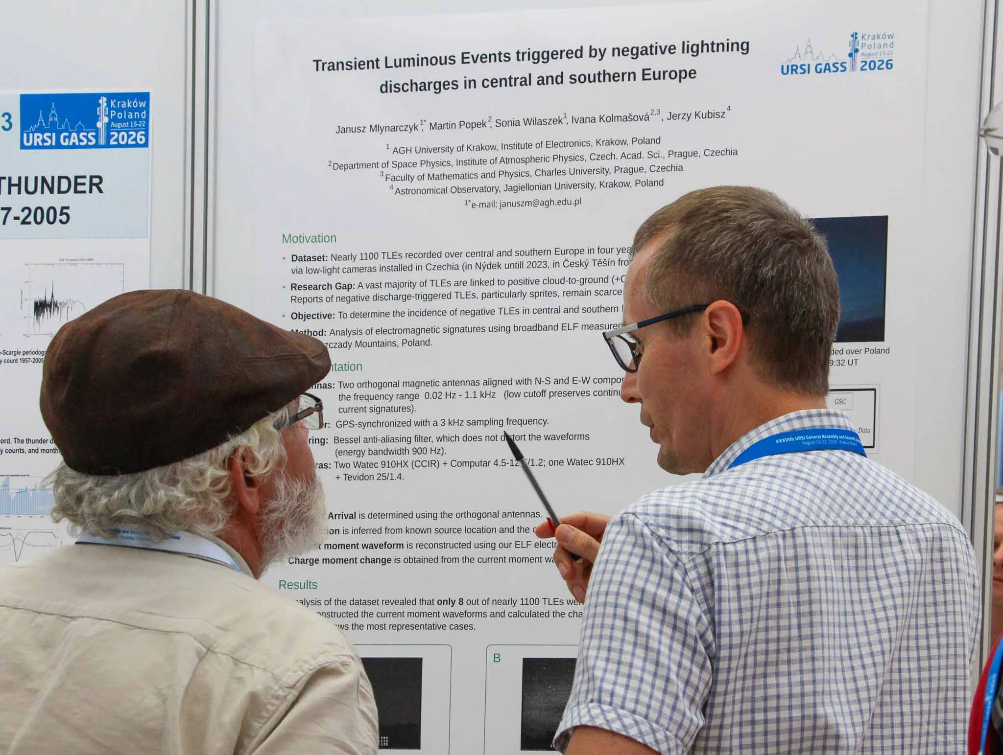 Poster "Transient Luminous Events triggered by negative lightning discharges in central and southern Europe" prezentuje prof. AGH Janusz Młynarczyk